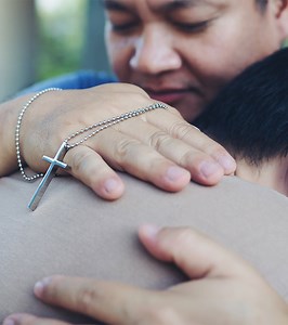 13 Condolence Messages For A Friend To Express Your Support