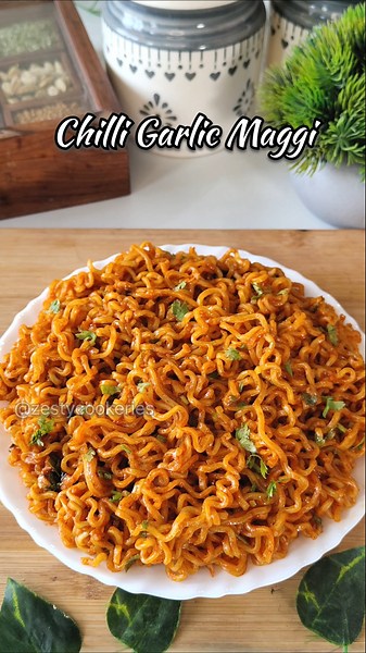 Chilli Garlic Maggi Recipe 🥵 #shorts #maggi #viral #recipe #chilli #snacks #shortsfeed