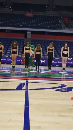 Alberta hitting some moves with her best friends, The Dazzlers. 💃🐊 #Dance #FloridaGators#Mascot