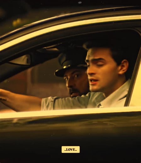 heartless... on Instagram: "日本利用压电瓷砖将脚步转化为电能。这些瓷砖捕捉来自你脚步的动能。当你行走时，你的重量和动作会对瓷砖产生压力。瓷砖会轻微弯曲，从而产生机械应力。瓷砖内部的压电材料将这种应力转化为电能。每一步都会产生少量电荷，而数百万步结合在一起就能产生足够的电力来驱动 LED 灯、数字显示屏和传感器。在像涩谷车站这样繁忙的地方，每天大约有 240 万个脚步为这一系统作出贡献。这些电能可以被储存或立即使用，从而减少对传统电力来源的依赖，并支持可持续的城市基础设施。这种方法将日常运动转化为实用的可再生能源 #日本 #知识 #事实 #你知道吗 #推荐 #科技 #创新 #历史 #技术 #实验 #热门"