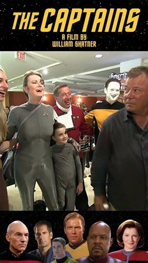 The Captains: William Shatner Photobombs Fans at a Star Trek Convention