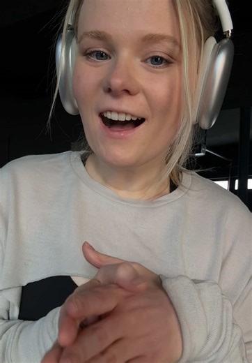 Nobody talks about what happens when the gym replaces food as your coping mechanism. For years, food was how I handled everything… stress, grief, boredom, anxiety. Now when life feels heavy, I go to the gym. I run. I lift. I sweat it out. It didn’t just change my body. It changed how I survive hard days. The gym holds a lot of emotions I used to eat. 💪💕