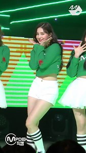 How beautiful 'O' MOMOLAND Nancy's #MPDFanCam arrived! | M2 - 엠투