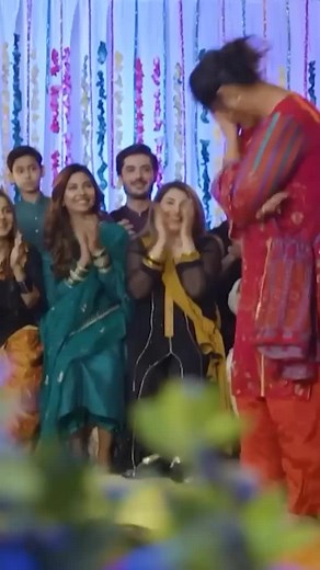 Adorable Wading Dance by Gulshan Arra