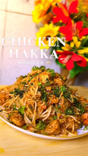 Restaurant Style Chicken Hakka Noodles 🤤🍜 | Better Than Takeout! #shorts