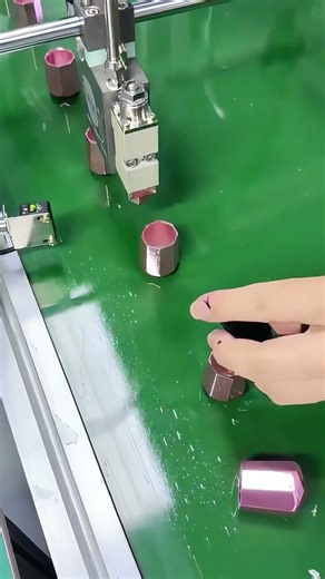 Hot melt glue machine is applied to the spray coating process of cosmetic lipstick tubes.#cosmetics