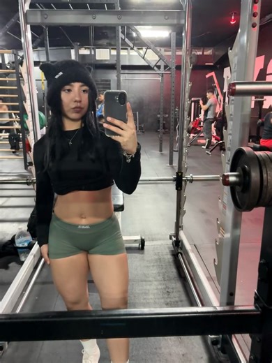 lesi on Instagram: "Christmas pump₍^. .^₎⟆ @breathedivinity @breathedivinityred Code DD | LESI #gym #breathedivinity #breathedivinityred #lesi #explore"