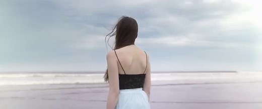 Éliminée de N'oubliez pas les paroles, Coralie fond en larmes dans les bras de Nagui, très ému