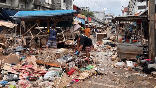 Thai PM admits flood failures after trapped victims wait days for help