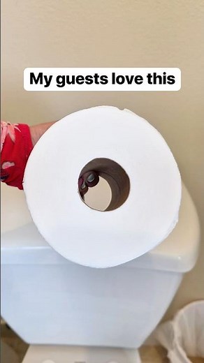 Easy Halloween bathroom decor #bathroomdecor #halloweenparty #cats #toiltpaper