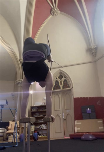 getting a bit more accurate/consistent:) #handstand #circus #contortion #archery #footarchery