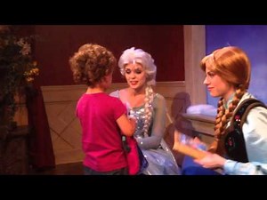 Sabrina meeting Elsa & Anna at Disneyland Frozen 2