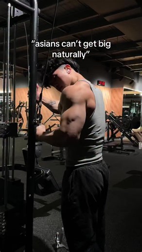 Joshua Tu | Physique Coach on Instagram: "getting leaner + this gyms lighting is a recipe for success i can feel it - DM me “COACH” for 1 on 1 coaching - @breathedivinity code: josh - #gym #bodybuilding #aesthetics #natty #gymmemes"