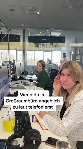 Wenn du die einzige bei ANTENNE BAYERN in der Redaktion bist, die unglaublich laut spricht 🙈 #antennebayern #redaktionsalltag #kollegenaufderarbeit #telefonieren