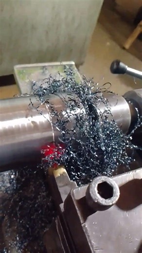 lathe machine oprating. #shortsfeed #welding #mechanical #maintenance #latheoperations