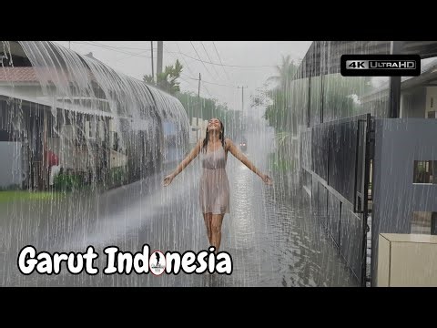 4K】Heavy Rain Walk | Powerful Storm Sounds for Relaxing