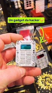 Il Cyber Fidget è un’opzione digitale per le mani irrequiete. È un gadget metallico programmabile, tascabile, progettato con pulsanti, uno slider e uno schermo OLED. Con un prezzo di 179 dollari, è un fidget toy decisamente costoso. Esiste però anche una versione con scocca stampata in 3D e anche la sola scheda elettronica, disponibili a un prezzo più contenuto. | Tech Princess