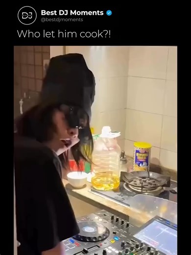 No way he did that😱🔥 Disclaimer: DON'T DO THIS AT HOME 👉 Like and Follow for more awesome sets, mixes and transitions! 👈 Credit: @newlu_princes on Instagram! #dj #mashup #transition #remix #music #party #club #wordplay #mix #trustthedj #reels #fyp #viral #viralvideo #shorts