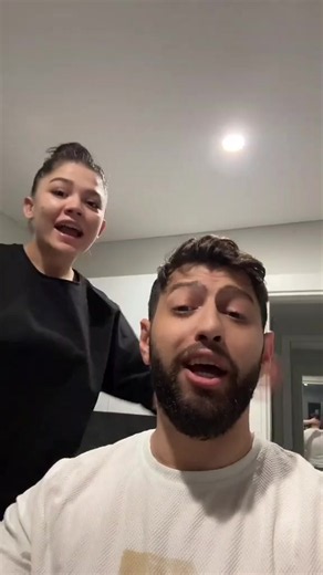 Sevdiğim Şarkıya Son Bir Satır - Burak Bulut & Eda Sakız