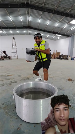 water vs dry ice 🍨🍨🍨🍨