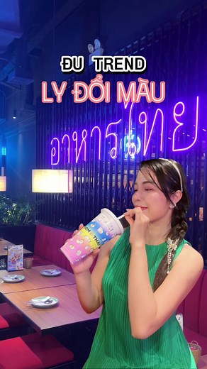 Emily nè he trên TikTok