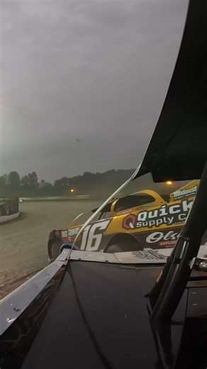 👀 Quick reactions in traffic saved Jonathan Davenport's #DLMDream prelim victory at Eldora. | FloRacing