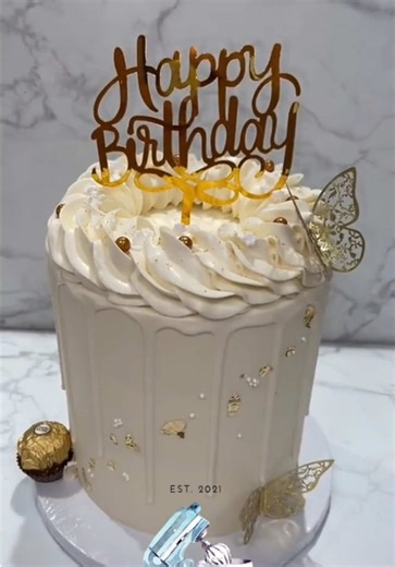 Delicious White & Gold Buttercream Cake Tutorial