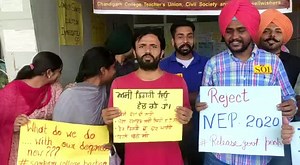 30 reactions | ਸਰਕਾਰੀ ਕਾਲਜ ਬਚਾਓ ਮੰਚ, ਪੰਜਾਬ ਵੱਲੋਂ ਅੱਜ ਪੰਜਾਬ ਯੂਨੀਵਰਸਿਟੀ ਚ ਲੱਖਾਂ ਰੁਪਏ ਖਰਚ ਕਰਕੇ ਪ੍ਰਾਪਤ ਕੀਤੀਆਂ ਡਿੱਗਰੀਆ ਨੂੰ ਵੇਚ ਕੇ ਅਧਿਆਪਕ ਦਿਵਸ ਮਨਾਇਆ ਗਿਆ। | Galaxy Brar | Facebook