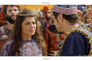 Daniel 3:19-27 Entonces Nabucodonosor se llenó de ira, y se demudó el aspecto de su rostro contra Sadrac, Mesac y Abed-nego, y ordenó que el horno se calentase siete veces más de lo acostumbrado. Y mandó a hombres muy vigorosos que tenía en su ejército, que atasen a Sadrac, Mesac y Abed-nego, para echarlos en el horno de fuego ardiendo. Entonces estos varones fueron atados con sus mantos, sus calzas, sus turbantes y sus vestidos, y fueron echados dentro del horno de fuego ardiendo. Y como la ord