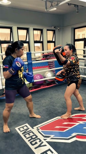 Beginner kickboxing class