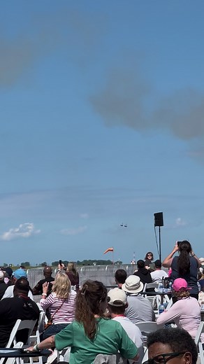 14K views · 832 reactions | USAF Thunderbirds F16 demonstration #airshow #thunderbird #f16 #usaf #airshow #airplane #airforce #airshowfan #airplanelovers #aircraft #AIRPOWEROVERHAMPTONROADS | Air Show Fan | Facebook