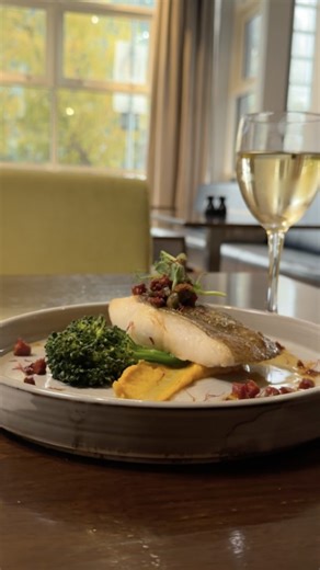 13K views · 68 reactions | Feel the luck of the Irish when you stay at Hilton Dublin. From the vibrant streets to the warmest hospitality, we'd call this a day well spent in the heart of Dublin!  https://hil.tn/riepce | Hilton Hotels & Resorts | Facebook