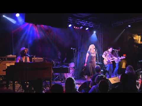 Trigger Hippy | Rise Up Singing - LIVE