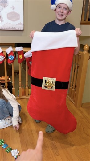 314K views · 5.8K reactions | Giant Christmas Bow Spinner Game  Family plays the perfect Christmas party game fotr fun stocking prizes. Just spin the spinner to a holiday bow to win a fun present. The golden bow gets a special gift. | Benson Bros | Facebook