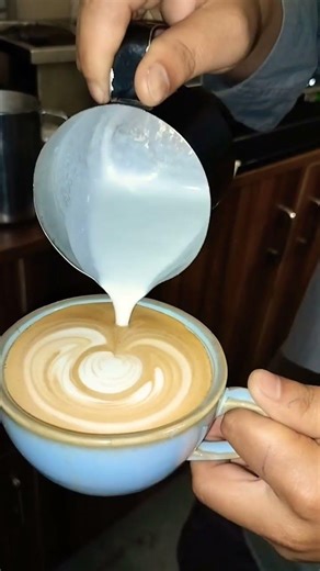 #latteart #foryou #barista #shortvideo #shot #love #tutorial #tbt #mocha #coffee #tulip #cappuccino