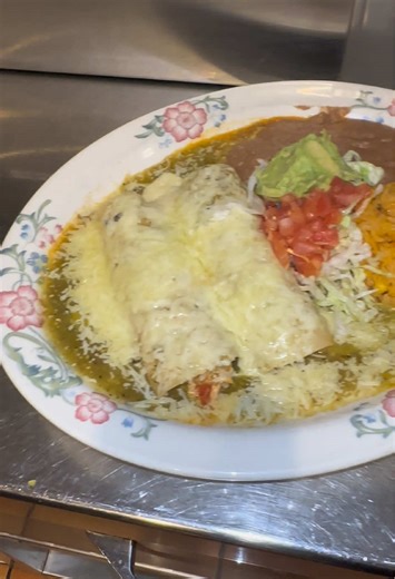 Enchiladas Suizas 🇲🇽✨ Authentic Mexican flavor, a warm atmosphere, and beautiful mountain views in Golden. Experience El Tapatio Golden #GoldenCO #DenverEats #MexicanFood #MountainViews #ElTapatio