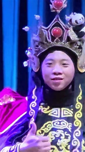 Up close - FAST mask change Bian Lian Chinese face change.