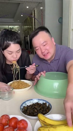 My stingy husband wanted to eat all the braised pork himself, but I ended up eating it all.