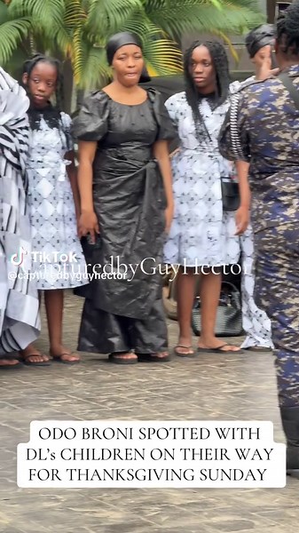 Odo Broni spotted with Daddy Lumba’s Children and some close family members as they get ready to depart for Sunday Thanksgiving Service ….. #DaddyLumba