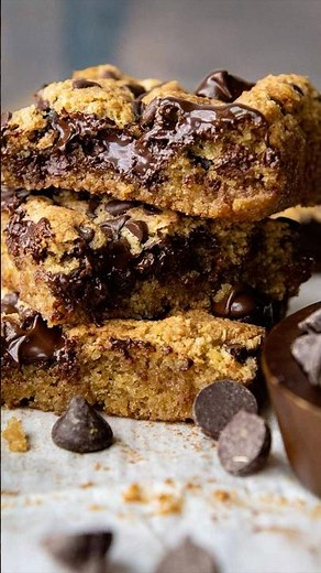 Got 5 Minutes? Make Chewy Almond Flour Blondies 𑗅 One Bowl Gluten Free Recipe