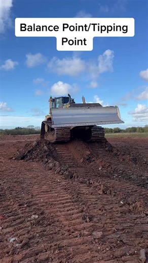 It’s important you know this when new into the game of Dozing! Balance point and tipping point. If you don’t you will find out the hard way and more than likely be on your way home a 1st break! #demolition #planthire #earthmoving #aggregate #recycling #concrete #bulldozer #dozer #grabhire #intelligentmachinery #excavator #dumptruck #plant #crushing #ukagriculture #ukfarming #agriculture #dozerlife #constructiontraining #construction #training #catd6n #trainingprovider #grade #control #gradecontr