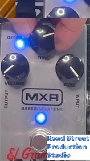 Which one to turn? #sweetwater #bass #ampeg #thunderbird #mxr #bassfuzz