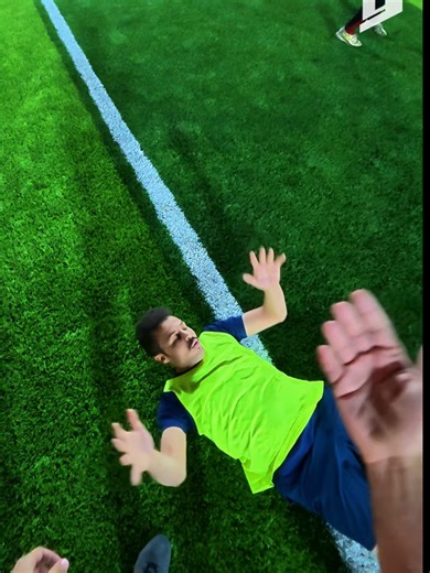 تقمص شخصية الوحش غاتوزو بشكل مضحك