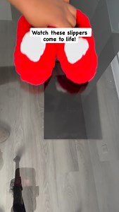 📣English below / Français plus bas 👇 A little white pom-pom that makes all the difference 🤍❤️ Such a simple detail, yet so cute — perfect for Valentine’s Day 💘 These slippers are fully handmade, and good news: 👉 the slippers tutorial is currently 20% OFF ✨ A cozy, easy project the whole family will love 🧶👣 💬 Comment “LINK” to get the direct link to the tutorial 🤍 ——————————— Ce petit pompon blanc qui fait toute la différence 🤍❤️ Un détail tout simple, mais tellement mignon — parfait po