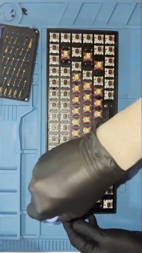 I bought a keyboard with a broken key and fixed it! #repair #keyboard #soldering #tech #beginners