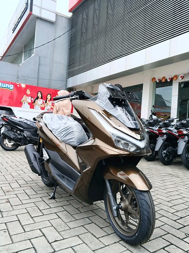 Discover the New PCX Roadsync in Mahogany Color