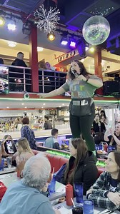 Giving us absolute chills! 🎤🎶⭐ | Ellens Stardust Diner