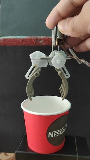 Powerful DIY Robotic Gripper Using N20 Motor Reduction Gears | PVC + Remote Control