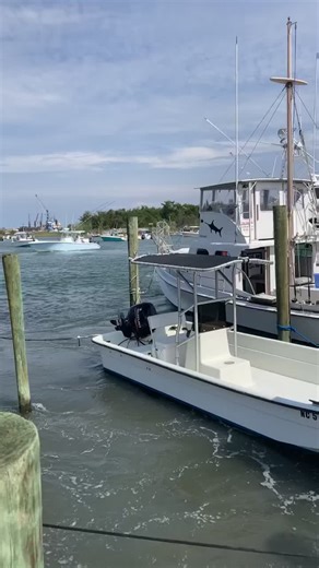 Big boat crashes into jaws boat at the big rock ladies tournament #bigrock #bigrocktournament