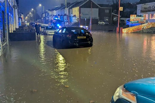 Residents facing 'two feet high waves' as flooding hits Welsh town